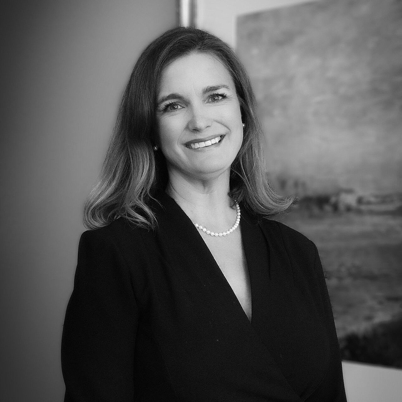 headshot.julie.2025 - Julie Davis Ratner